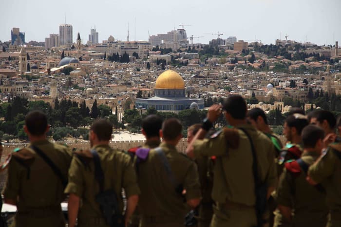 القدس بين التهويد والصمود: ملامح معركة وجوديّة