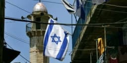 قانون حظر الأذان: أداة جديدة في تهويد الفضاء الإسلامي الفلسطيني