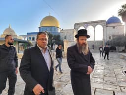 المسجد الأقصى في مهداف ساسة الاحتلال: قراءة في تصاعد المشاركة الرسمية في اقتحامات الأقصى في عام 2025